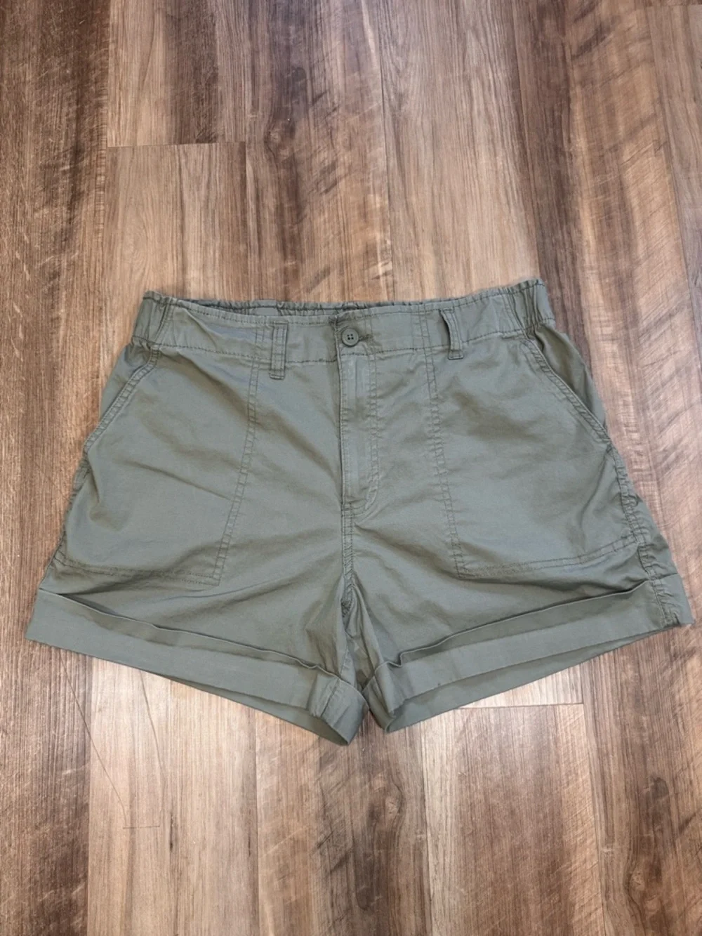 Sanctuary Army Green Utility Roll-Cuff Shorts with Pockets, Size XL - Picture 12 of 12